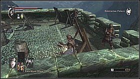 Musimy dostać się do pierwszej z wież - przebiegamy przez pomieszczenie z Hopliteami , a później podbiegamy do wieży (uważając na smoka - Demons Souls: Red Dragon - solucja, opis przejścia - Demons Souls - poradnik do gry