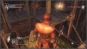 Wychodząc od kowala na zewnątrz (a nie windą) trafimy na Renowned Heros Soul - Demons Souls: Stonefang Tunnel (2) - solucja, opis przejścia - Demons Souls - poradnik do gry