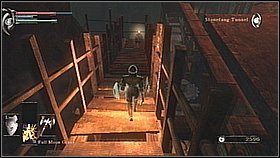 Zanim ruszymy dalej zgarniamy Eds Grindstone zza wieży - Demons Souls: Stonefang Tunnel (3) - solucja, opis przejścia - Demons Souls - poradnik do gry