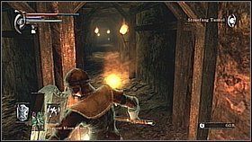 Kierujemy się w przeciwną stronę do kolejnego wąskiego korytarza - Demons Souls: Armor Spider Archstone - Lewy korytarz (1) - solucja - Demons Souls - poradnik do gry