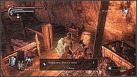 Po ominięciu pułapki Pachesa zbieramy przedmioty - Club spod robala, Ring of Flame Resistance znad i surowce z tyłu (koło wagoników, może tu wyskoczyć czerw) - Demons Souls: Armor Spider Archstone - Lewy korytarz (1) - solucja - Demons Souls - poradnik do gry