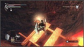 Idziemy na zewnętrzną część platformy i patrzymy w dół - zobaczymy tam przedmiot na niższej platformie z drewna - Demons Souls: Armor Spider Archstone - Lewy korytarz (1) - solucja - Demons Souls - poradnik do gry