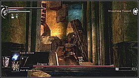 Ten demon atakuje tylko gdy nas zobaczy - uważnie śledzimy więc jego oczy zanim wykonamy jakikolwiek ruch (żółty kolor - nie widzi nas, czerwony kolor - widzi/może atakować) - Demons Souls: Flamelurker Archstone - solucja, opis przejścia - Demons Souls - poradnik do gry