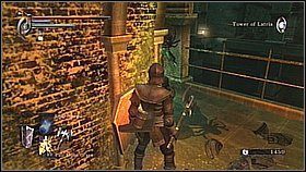 Po zebraniu przedmiotów udajemy się na przeciwległą (od miejsca startu) stronę piętra - jest tu przejście do sąsiedniego bloku cel - Demons Souls: Tower of Latria (1) - solucja, opis przejścia - Demons Souls - poradnik do gry