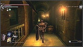 U góry biegniemy ścieżką równoległą do tej, na końcu której był Silver Catalyst (czyli balkonem nad właściwym dziedzińcem - prawa strona) - Demons Souls: Tower of Latria (3) - solucja, opis przejścia - Demons Souls - poradnik do gry