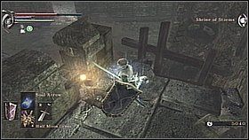 U góry skręcamy na mur z kilkoma flagami [1] - na końcu tej ścieżki znajdziemy Compund Long Bow , Light Arrow - Demons Souls: Shrine of Storms (2) - solucja, opis przejścia - Demons Souls - poradnik do gry