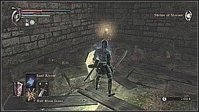 Podchodzimy do przejścia w lewo - w zaułku spotkamy następnego, groźnego szkieleta - Demons Souls: Shrine of Storms (3) - solucja, opis przejścia - Demons Souls - poradnik do gry