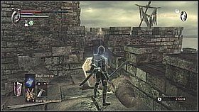 Teraz cofamy się kawałek i szukamy drabiny na murze - wchodzimy po niej na wyższy poziom - Demons Souls: Shrine of Storms (3) - solucja, opis przejścia - Demons Souls - poradnik do gry