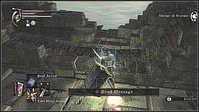 Znajdziemy tutaj zioła i Graverobbers Ring , po którego trzeba przejść po desce nad ziemią - Demons Souls: Shrine of Storms (3) - solucja, opis przejścia - Demons Souls - poradnik do gry