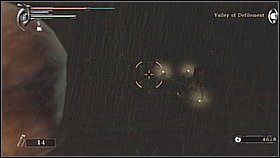 W drodze powrotnej do dwóch pochodni wypatrujemy wysepki z przedmiotami w dole - Demons Souls: Leechmonger Archstone (1) - solucja, opis przejścia - Demons Souls - poradnik do gry