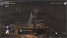 Żeby zebrać powyższe kamienie musimy cofnąć się przed spotkaną handlarkę - Demons Souls: Leechmonger Archstone (1) - solucja, opis przejścia - Demons Souls - poradnik do gry