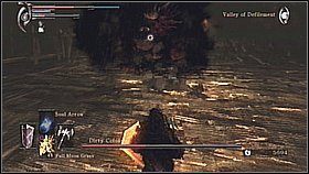 Ciosy wroga ominąć łatwo - wystarczy odskakiwać na boki - Demons Souls: Dirty Colossus - solucja, opis przejścia - Demons Souls - poradnik do gry