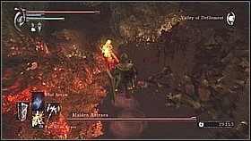 Po zabiciu go schodzimy na dół ścieżką [1] i po prostu podchodzimy do przeciwniczki, która siedzi na dole na stercie zwłok (wchodząc do wody złapiemy plagę - Demons Souls: Maiden Astraea - solucja, opis przejścia - Demons Souls - poradnik do gry