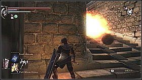 Wbiegamy po schodach [1] - w połowie drogi zobaczymy u góry ogień - Demons Souls: Tower Knight Archstone (1) - solucja, opis przejścia - Demons Souls - poradnik do gry