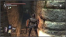 Trafimy do wąskich przesmyków pomiędzy budynkami - otwieramy drzwi zdobytym kluczem - Demons Souls: Tower Knight Archstone (2) - solucja, opis przejścia - Demons Souls - poradnik do gry