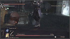 Po wejściu na arenę Penetrator zapewne rzuci się na Biorra - krążymy po arenie w średniej odległości od niego i strzelamy - Demons Souls: Penetrator - solucja, opis przejścia - Demons Souls - poradnik do gry