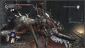 Pierwszymi przeciwnikami, których trzeba zabić są trzej kusznicy - najpierw omijamy stertę zwłok i zabijamy żołnierze na dole - Demons Souls: Penetrator Archstone (+ Blue Dragon) (1) - solucja - Demons Souls - poradnik do gry