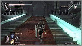 Po ubiciu smoka zbieramy przedmioty, które leżą na schodach, czyli kilka legendarnych dusz - Demons Souls: Penetrator Archstone (+ Blue Dragon) (2) - solucja - Demons Souls - poradnik do gry