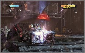 W kolejnej lokacji zobaczysz przez szybę wrogie roboty [1] - - Część 1 - Ciemny Energon (1) - Opis przejścia - Transformers: Wojna o Cybertron - poradnik do gry