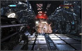 Po wjechaniu windą na górę rozpraw się z atakującymi cię przeciwnikami [1] - - Część 1 - Ciemny Energon (2) - Opis przejścia - Transformers: Wojna o Cybertron - poradnik do gry