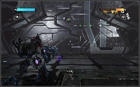 Rusz przez korytarz rozprawiając się z niedobitkami [1], a na koniec zniszcz przy pomocy energii stalowe wrota [2] - - Część 1 - Ciemny Energon (4) - Opis przejścia - Transformers: Wojna o Cybertron - poradnik do gry