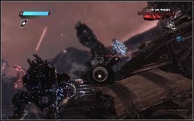 Po walce wyjdź na powierzchnię, gdzie znajdują się działa i rozpraw się z okolicznymi robotami [1] - - Część 3 - Zniszczenie Iacon (2) - Opis przejścia - Transformers: Wojna o Cybertron - poradnik do gry