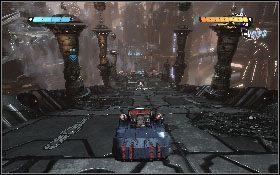 Skieruj się do kolejnej windy [1], aktywuj ją i po dojechaniu na miejsce docelowe, ponownie zacznij jechać wąskim korytarzem [2] - - Część 6 - Obrona Iacon (1) - Opis przejścia - Transformers: Wojna o Cybertron - poradnik do gry