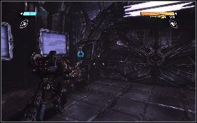 Przy pomocy karabinu rozpraw się ze wszystkimi wrogami w pomieszczeniu [1], po czym skorzystaj z panelu, aby przejść przez kolejną bramę [2] - - Część 7 - Ucieczka z więzienia Kaon (1) - Opis przejścia - Transformers: Wojna o Cybertron - poradnik do gry