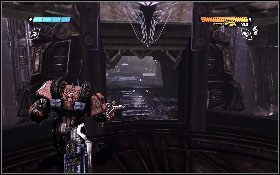 Po walce wejdź do środka przez właz [1], który się otworzy, skorzystaj z konsolety żeby zjechać na dół i wyjdź na zewnątrz przez otwarte drzwi [2] - - Część 7 - Ucieczka z więzienia Kaon (1) - Opis przejścia - Transformers: Wojna o Cybertron - poradnik do gry