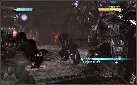 Idź wzdłuż korytarza, aż dotrzesz do drzwi z panelem, przy którym znajdziesz strzelbę [1] - - Część 7 - Ucieczka z więzienia Kaon (2) - Opis przejścia - Transformers: Wojna o Cybertron - poradnik do gry