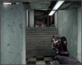 Po jego przeczytaniu idziemy do kolejnego pomieszczenia, w którym używając projektora obejrzymy filmik propagandowy o Doktorze E99 [1] - - Dzielnica Robotnicza (4) | Opis przejścia Singularity - Singularity - poradnik do gry