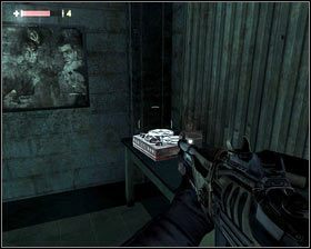 Zaraz po wejściu zobaczymy scenkę z przeszłości, w której jeden z badaczy wchodzi do dziwnej windy [1] - - Dzielnica Robotnicza (10) | Opis przejścia Singularity - Singularity - poradnik do gry