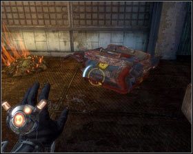 W kolejnym pomieszczeniu otwieramy pomarańczową szafkę [1], a następnie zeskakujemy na dół, zabierając po drodze zniszczoną skrzynię [2] - - Doki centralne (1) | Opis przejścia Singularity - Singularity - poradnik do gry