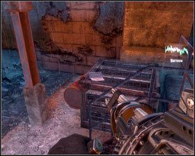 Gdy wszyscy wrogowie zginą, podchodzimy do platformy na środku [1], skąd zostaniemy przeniesieni z powrotem w teraźniejszość - - Doki centralne (2) | Opis przejścia Singularity - Singularity - poradnik do gry