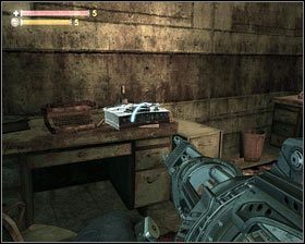 Zaraz za pierwszym zakrętem powinniśmy zobaczyć wybite okno [1] - - Kompleks przetwórczy (1) | Opis przejścia Singularity - Singularity - poradnik do gry