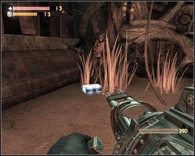 Po zabiciu dwóch takich przeciwników [1], podnosimy leżącą niedaleko technologię broni [2] i wbiegamy schodami na górę - - Kompleks przetwórczy (2) | Opis przejścia Singularity - Singularity - poradnik do gry