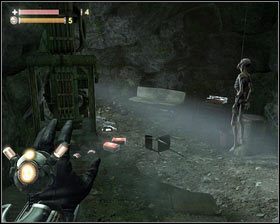 Przed wejściem na ląd, badamy jeszcze dno kanału, gdzie leży amunicja i E99 [1] - - Kompleks przetwórczy (2) | Opis przejścia Singularity - Singularity - poradnik do gry