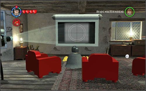 Po wejściu po schodach dotrzesz do pokoju, gdzie możesz obejrzeć wszystkie filmiki, które dotychczas widziałeś - Dziurawy Kocioł i Ulica Pokątna | Podstawy LEGO Harry Potter Lata 1-4 - LEGO Harry Potter Lata 1-4 - poradnik do gry