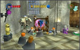 Pierwszą część klocków znajdziesz pod pochodnią w prawym rogu pomieszczenia #1 , użyj (WL ) - Hogwart #1 | Opis przejścia - Rok 1 | LEGO Harry Potter Lata 1-4 - LEGO Harry Potter Lata 1-4 - poradnik do gry