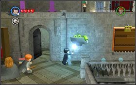 Ostatni przy regale z książkami po prawej stronie #1 (L ) - Hogwart #2 | Opis przejścia - Rok 1 | LEGO Harry Potter Lata 1-4 - LEGO Harry Potter Lata 1-4 - poradnik do gry