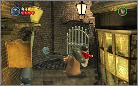 Kawałek dalej wyskoczy na Ciebie ogromny pająk - potraktuj go dwukrotnie magią #1 - Proszek Fiuu | Opis przejścia - Rok 2 | LEGO Harry Potter Lata 1-4 - LEGO Harry Potter Lata 1-4 - poradnik do gry