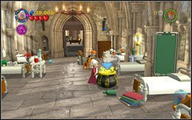 Zaraz po wejściu do drugiego pomieszczenia, na ścianie znajdziesz fioletową pajęczynę - Plan Zgredka | Opis przejścia - Rok 2 | LEGO Harry Potter Lata 1-4 - LEGO Harry Potter Lata 1-4 - poradnik do gry