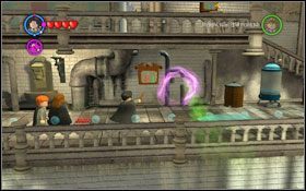 Dwukrotnie użyj miotły (WL ) #1 , czyszcząc wpierw trofea, a następnie obraz - Zamek Hogwart #2 | Opis przejścia - Rok 2 | LEGO Harry Potter Lata 1-4 - LEGO Harry Potter Lata 1-4 - poradnik do gry
