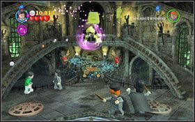 Pojawi się wąż, który będzie wychylał się z każdej z czterech studzienek - Crabbe i Goyle | Opis przejścia - Rok 2 | LEGO Harry Potter Lata 1-4 - LEGO Harry Potter Lata 1-4 - poradnik do gry