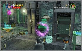 Gdy ryba dopełznie pod drugie akwarium, z trupią czaszką, ponownie użyj zaklęcia (WL ) na rybie #1 - Crabbe i Goyle | Opis przejścia - Rok 2 | LEGO Harry Potter Lata 1-4 - LEGO Harry Potter Lata 1-4 - poradnik do gry