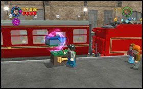 Przejdź na koniec, w jednej roślinie znajdziesz megafon - użyj magii na roślinie, a następnie (WL ) na megafonie aby go podłączyć #1 - Wieści z Azkabanu | Opis przejścia - Rok 3 | LEGO Harry Potter Lata 1-4 - LEGO Harry Potter Lata 1-4 - poradnik do gry