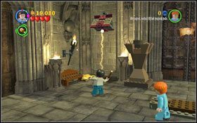 W prawym narożniku pomieszczenia zlikwiduj chochlika (IM ) trzymającego młotek - Koniec psot | Opis przejścia - Rok 3 | LEGO Harry Potter Lata 1-4 - LEGO Harry Potter Lata 1-4 - poradnik do gry