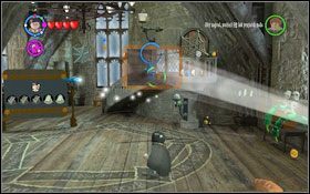 Kolejną skrzynię znajdziesz po lewej - trzyma ją chochlik - Zamek Hogwart #8 | Opis przejścia - Rok 3 | LEGO Harry Potter Lata 1-4 - LEGO Harry Potter Lata 1-4 - poradnik do gry