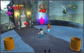 Po oczyszczeniu wieży zostaniesz zaatakowany przez bossa - zacznie on Cię przyciągać do siebie, zaklęciem (WL ) ratuj się ile masz sił #1 - Mroczna Wieża | Opis przejścia - Rok 3 | LEGO Harry Potter Lata 1-4 - LEGO Harry Potter Lata 1-4 - poradnik do gry