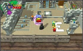 Przełącz się na Rona i użyj Parszywka by wejść do tunelu #1 , na końcu którego znajdziesz przycisk otwierający drzwi - wskocz na platformę i zabierz kolejny składnik - Poziom dodatkowy 9 | Skrytka Gringotta | LEGO Harry Potter Lata 1-4 - LEGO Harry Potter Lata 1-4 - poradnik do gry